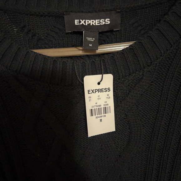 Express Men's Ombré Black and Cream Crewneck Sweater - Picture 3 of 6